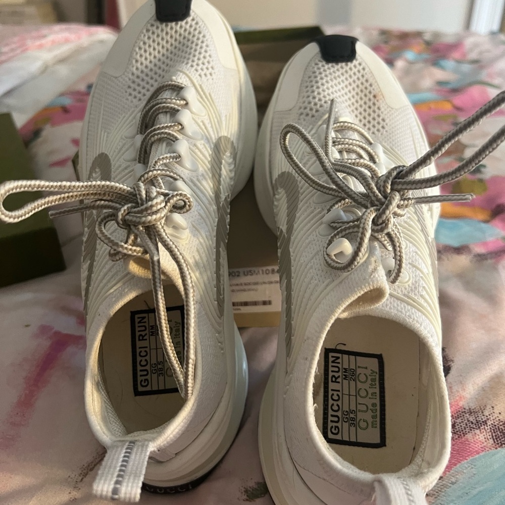 Gucci Women's Cream Sneakers - Picture 3 of 12